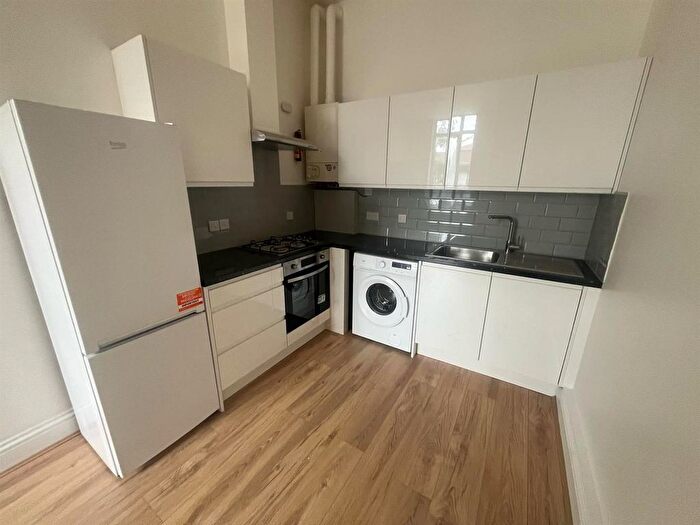 2 Bedroom Flat To Rent In High Road, Leyton, London, E10