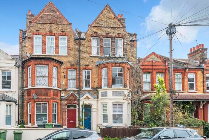 3 Bedroom Flat To Rent In Endymion Road, Brixton, London, SW2