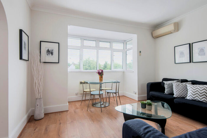 2 Bedroom Flat To Rent In St Georges Road, Greater London, NW11