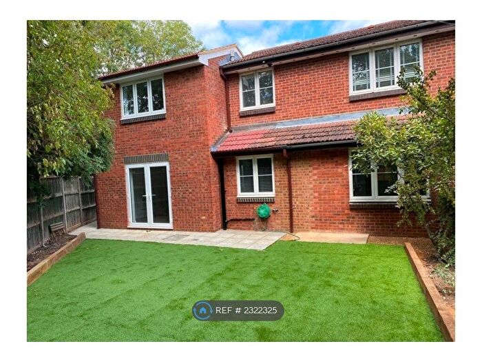 3 Bedroom End Of Terrace House To Rent In Windermere Close, Egham, TW20