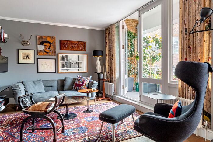 1 Bedroom Flat To Rent In Shorts Gardens, London, WC2H