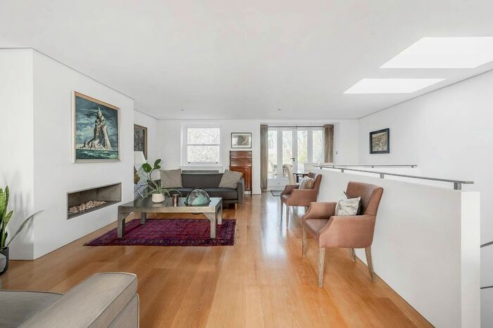 2 Bedroom Flat To Rent In Bramham Gardens, South Kensington, London, SW5