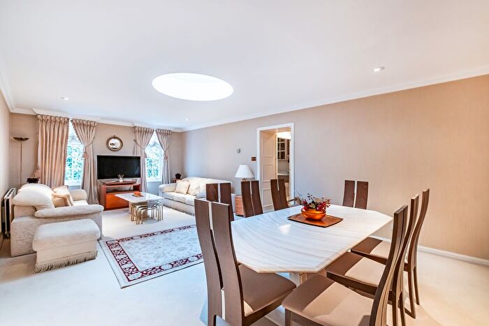 3 Bedroom Flat To Rent In Rutland Gate, London, SW7