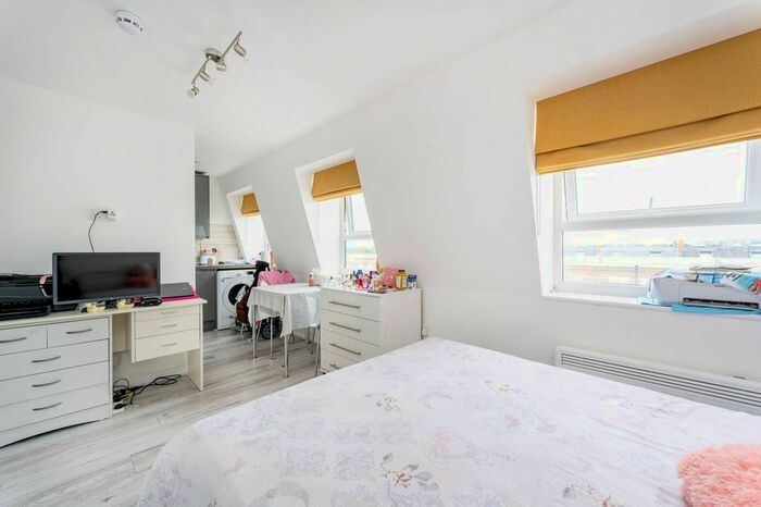 Studio To Rent In Uxbridge Road, Shepherd's Bush, London, W12