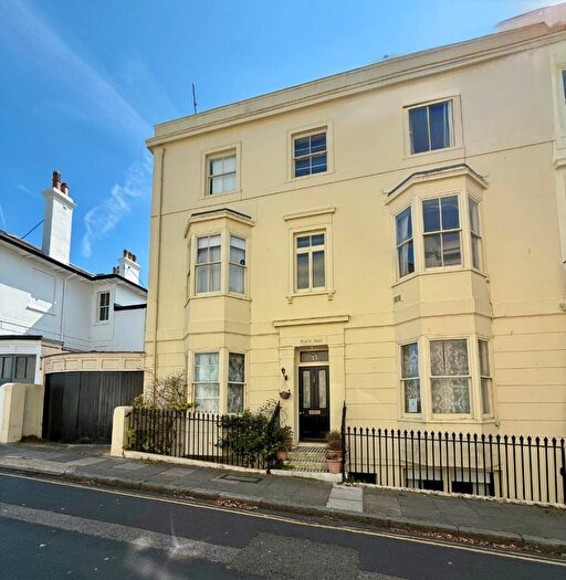 5 Bedroom Semi-Detached House For Sale In Powis Square, Brighton, BN1
