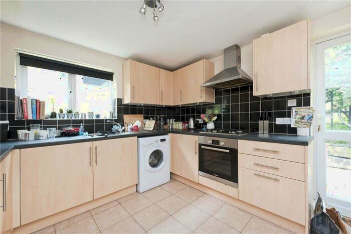 2 Bedroom Flat To Rent In Grove Hill Road, Denmark Hill, London, SE5