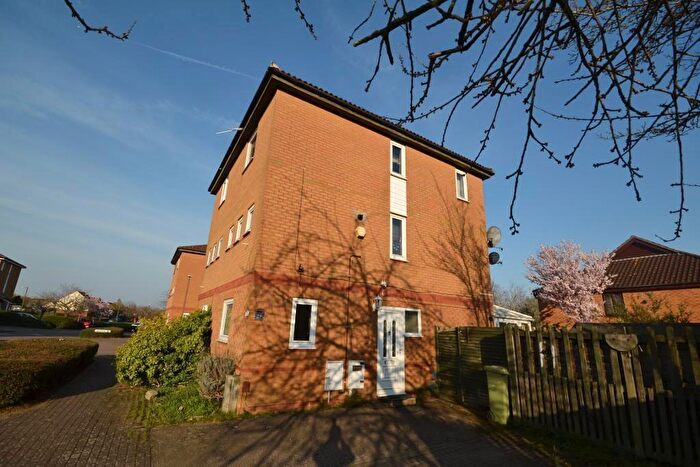 3 Bedroom Semi Detached House For Sale In Calverleigh Crescent, Furzton, Milton Keynes, Buckinghamshire, MK4