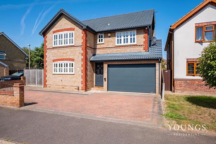 4 Bedroom Detached House For Sale In Papenburg Road, Canvey Island, SS8