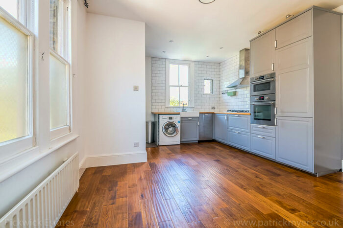 2 Bedroom Flat To Rent In Colfe Road, SE23