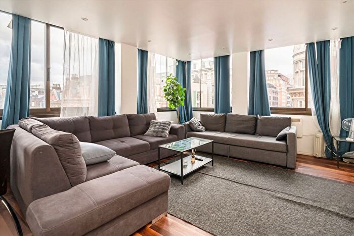 2 Bedroom Flat For Sale In Gilbert Street, London, W1K