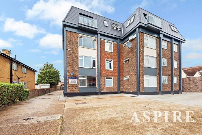 2 Bedroom Flat For Sale In High Road, Benfleet, SS7
