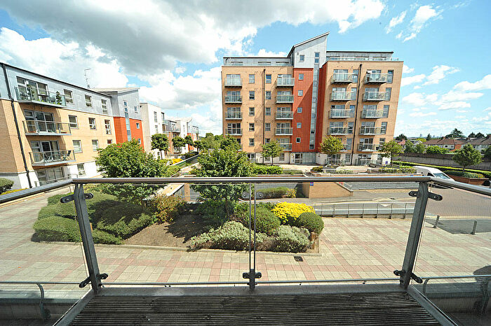 2 Bedroom Flat To Rent In Queen Mary Avenue, London, E18