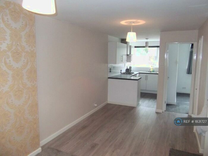 2 Bedroom Maisonette To Rent In Chesterfield Court, Nottingham, NG4