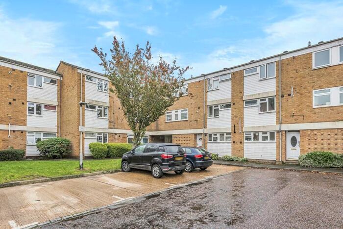 2 Bedroom Flat To Rent In Wordsworth, Bracknell RG12