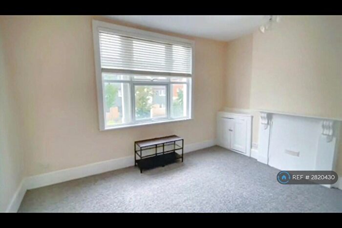 3 Bedroom Flat To Rent In Vicarage Lane, London, E15
