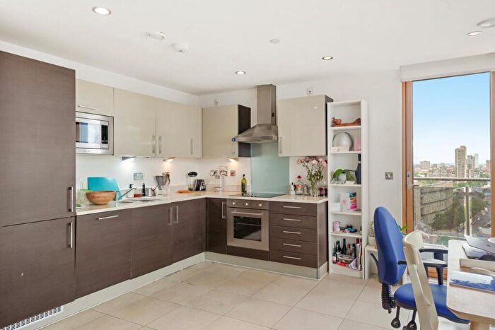 1 Bedroom Flat To Rent In Streamlight Tower, Province Square, E14