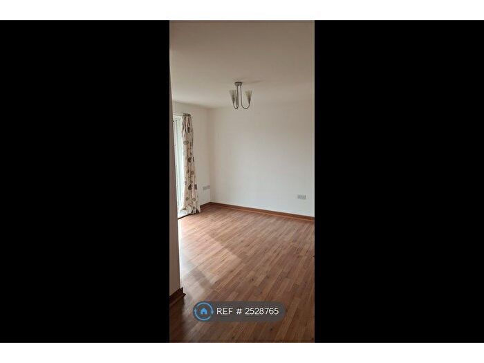 2 Bedroom Flat To Rent In Freeman Court, Southend-On-Sea, SS1