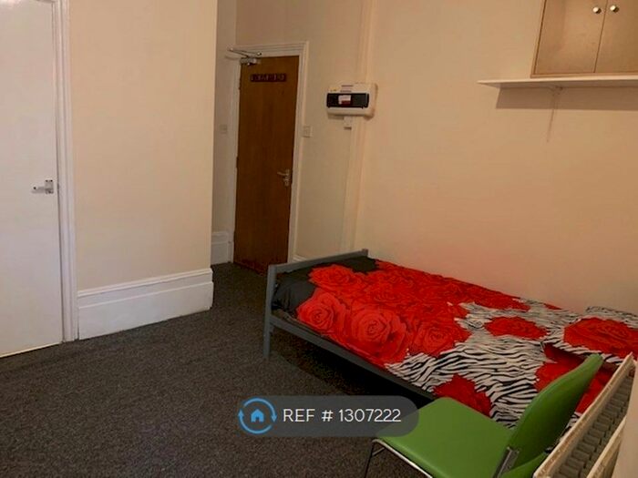 Studio To Rent In Green Lanes, London, N8