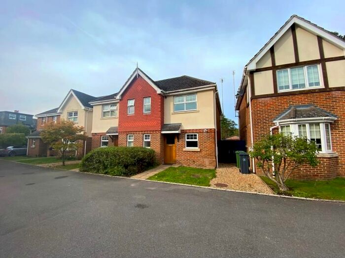 3 Bedroom Property To Rent In Blenheim Place, Camberley, GU15