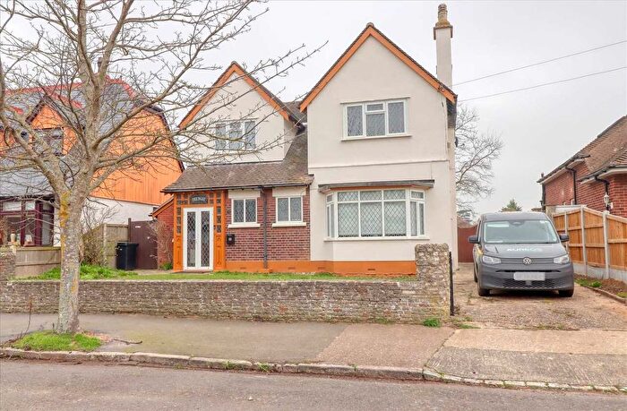 4 Bedroom Detached House For Sale In Southcliff Park, Clacton On Sea, CO15