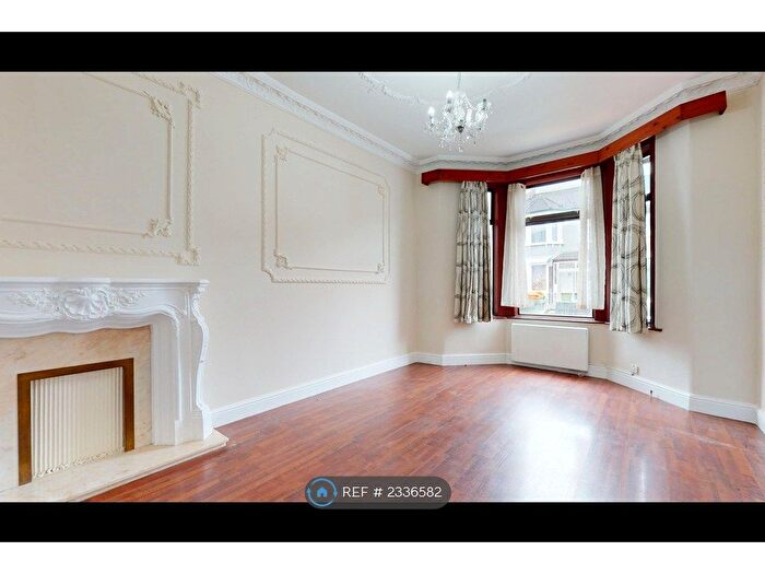 1 Bedroom Studio To Rent In Gladstone Avenue, London, E12