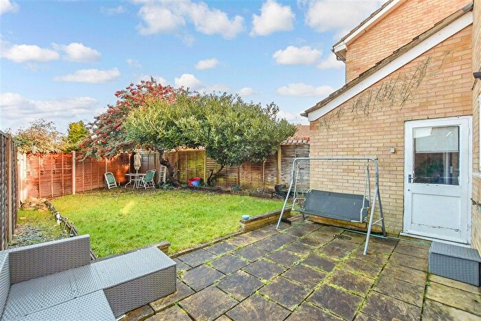 3 Bedroom Link Detached House For Sale In Finglesham Court, Maidstone, Kent, ME15