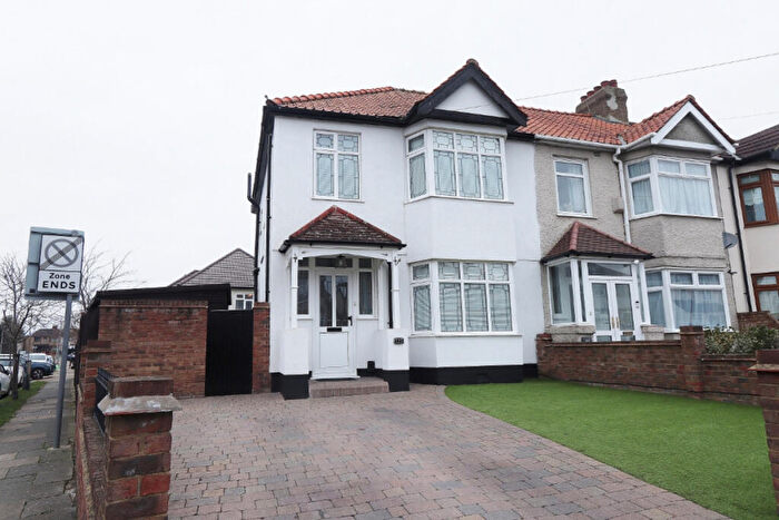 3 Bedroom Semi-Detached House To Rent In Havering Road, Greater London, RM1