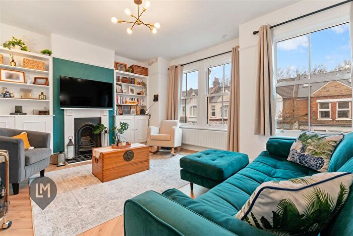 3 Bedroom Flat For Sale In Replingham Road, London, SW18