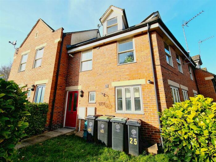 1 Bedroom Flat To Rent In Brook Court, South Park, Rushden, Northants, NN10