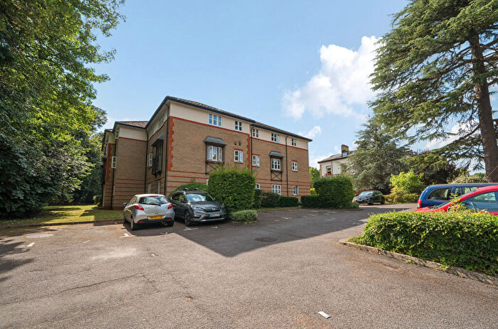 2 Bedroom Apartment For Sale In Balmore Park, Caversham, Reading, RG4