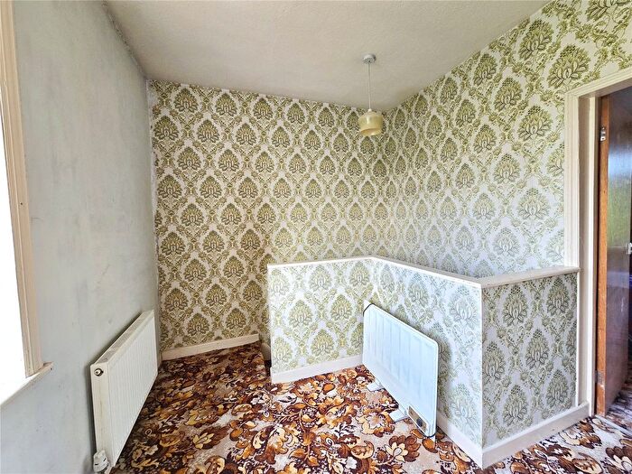 1 Bedroom Terraced House For Sale In Burnley Road, Loveclough, Rossendale, BB4