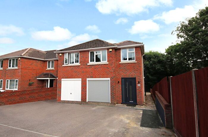 3 Bedroom Semi-Detached House For Sale In Yardley Road, Hedge End, SO30