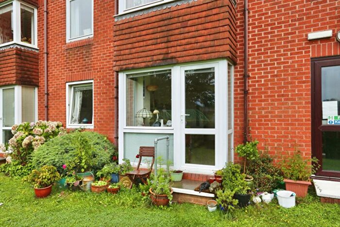 1 Bedroom Flat For Sale In River View Road, Southampton, Hampshire, SO18