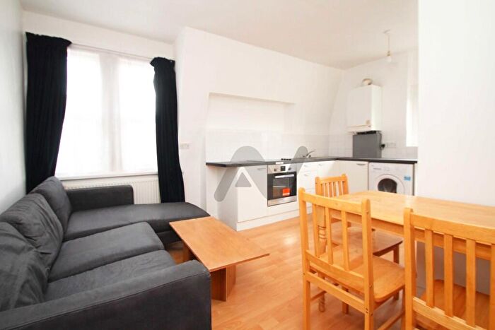 3 Bedroom Flat To Rent In Grand Parade, Green Lanes, London, N4