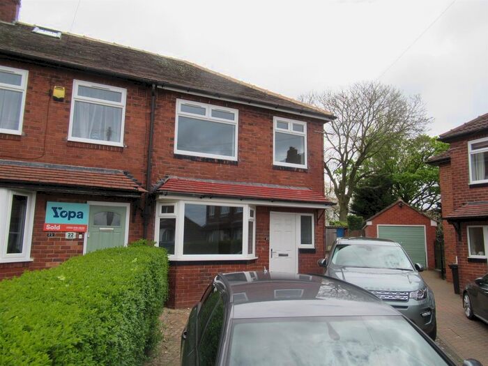 3 Bedroom End Of Terrace House To Rent In Pinfold Hill, Leeds, LS15