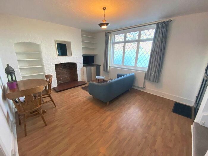 2 Bedroom Cottage To Rent In Elstree Hill North, Elstree, WD6