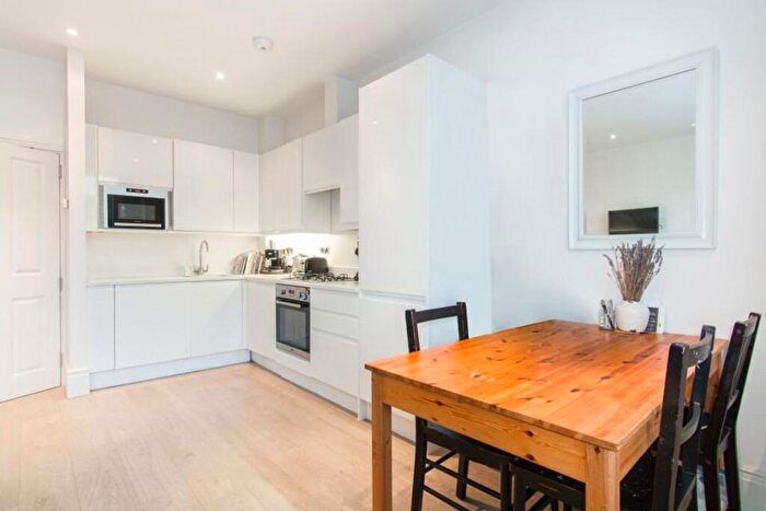 1 Bedroom Flat To Rent In Station Parade, SW12
