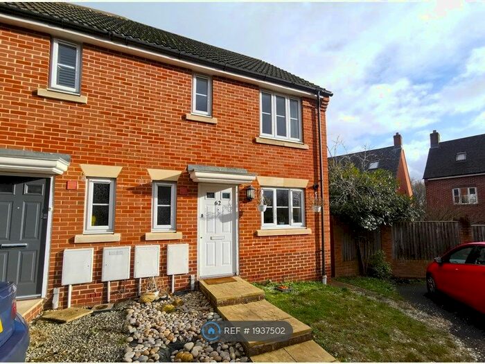 2 Bedroom Semi-Detached House To Rent In Gloucester Avenue, Wokingham/Reading, RG2