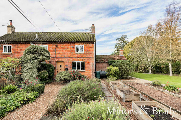 3 Bedroom Cottage For Sale In Bintree Road, Billingford, NR20