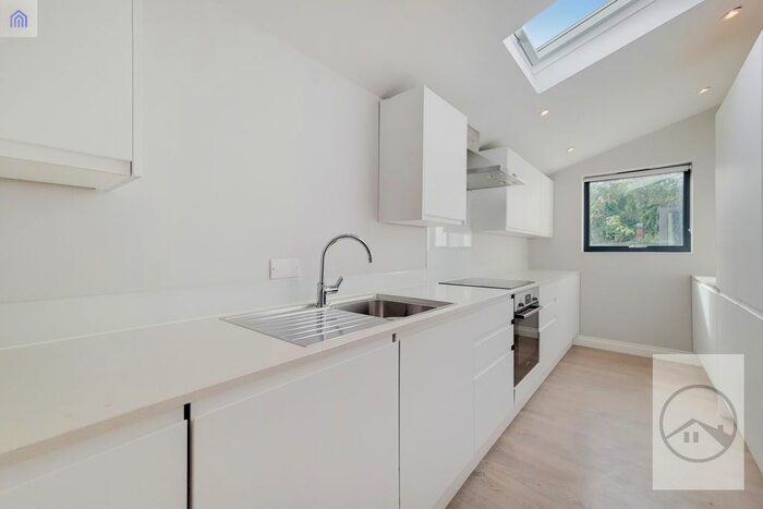 4 Bedroom Flat To Rent In Kellino Street, Tooting, SW17
