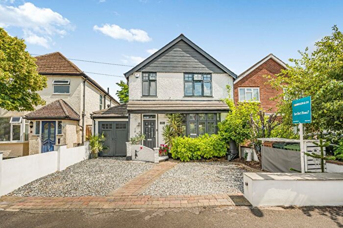 3 Bedroom Detached House For Sale In Watersplash Road, Shepperton, Surrey, TW17