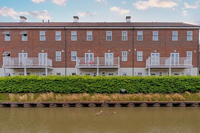 4 Bedroom Terraced House To Rent In Beaumont Drive, Worcester Park, KT4