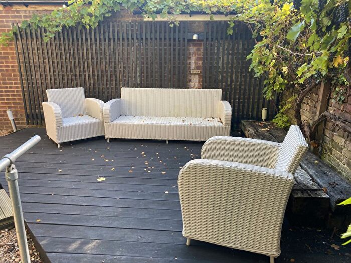 1 Bedroom Flat To Rent In Epsom Road, Holy Trinity, GU1