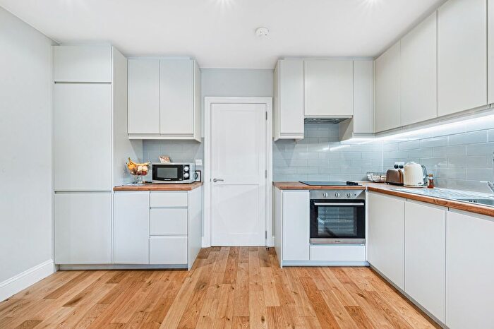 1 Bedroom Flat To Rent In Berrymead Gardens, Springfield Park, W3