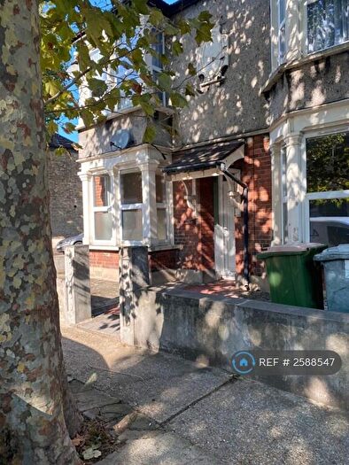 2 Bedroom Flat To Rent In Henniker Gardens, London, E6