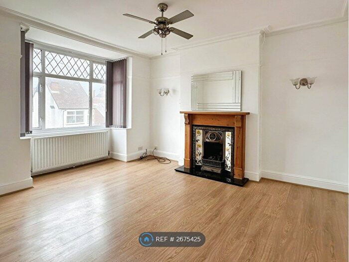 2 Bedroom Flat To Rent In Warwick Street, Coventry, CV5