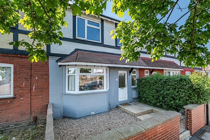 3 Bedroom Terraced House To Rent In Lionel Road North, Brentford, TW8