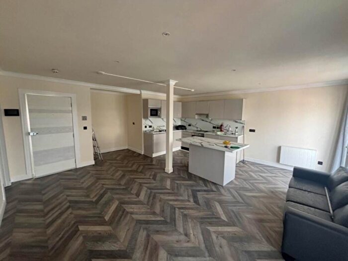 3 Bedroom Flat To Rent In Cranbrook Mews, Walthamstow, London, E17