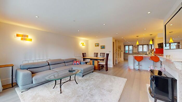 4 Bedroom Flat To Rent In Rafts Court, Brocas Street, Windsor, Berkshire, SL4