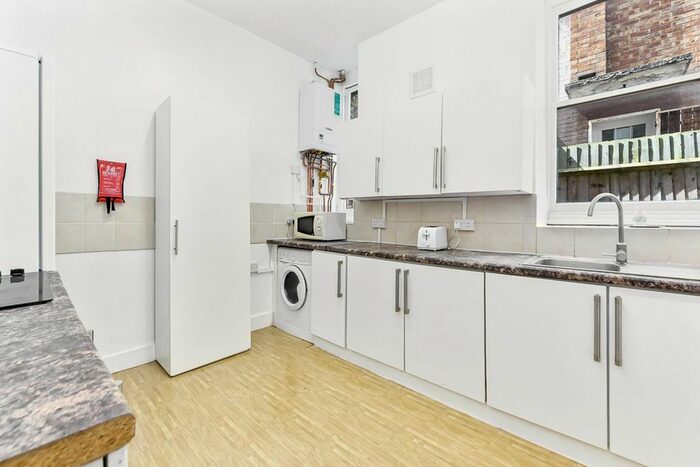4 Bedroom Property To Rent In Leigham Vale, Streatham, SW16